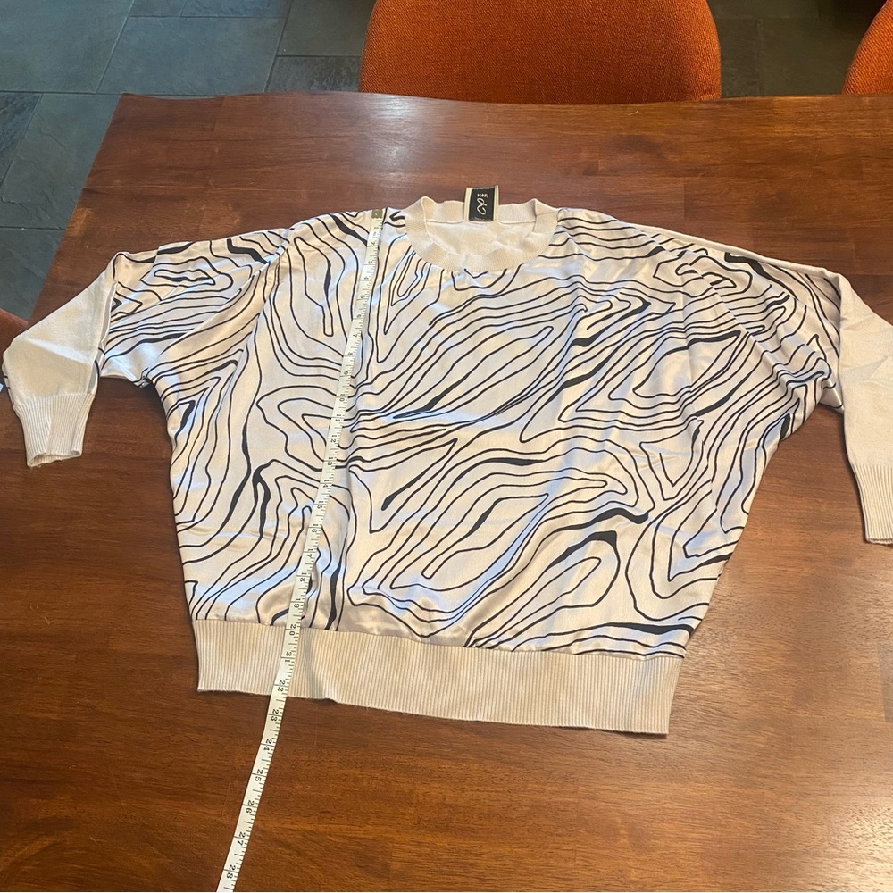 Sioni Cream and Black Abstract Sweater